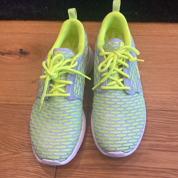 Nike flyknit roshe neon green - Picture 2 of 4